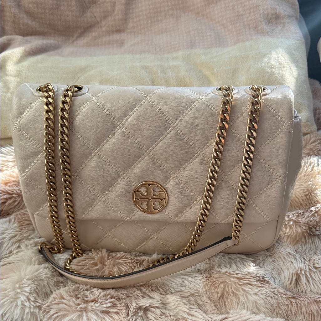 Tory Burch Cream Quilted Shoulder Bag With Gold Chain